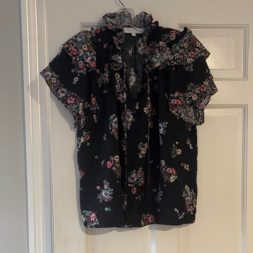 Hunter Bell Black, silk,Ruffle Blouse. Like new. Small